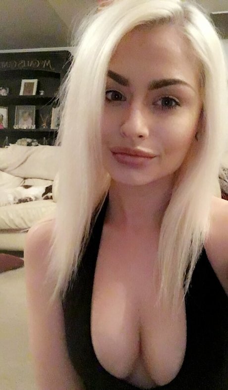 オンリーファンズを崇拝する 美しい アーカイブ