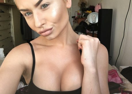 ティーンレズビアンオンリーファンズ ホットセクシー 画像