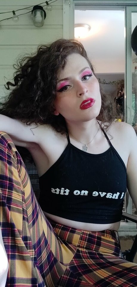 教室オンリーファン セクシーヌード 画像