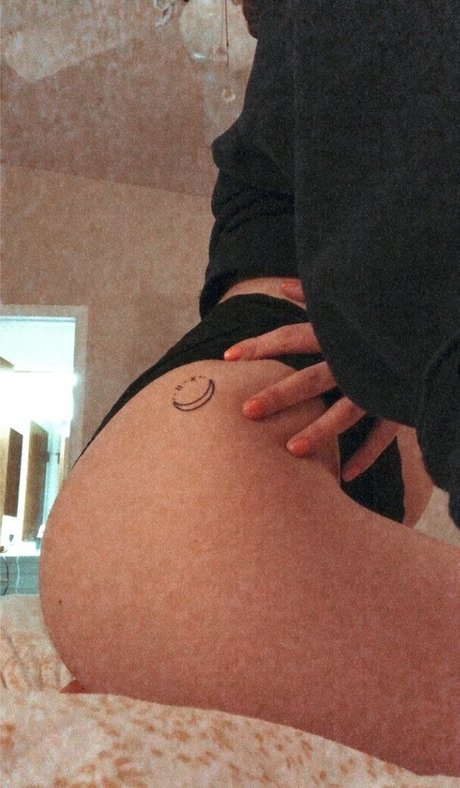 Kayleigh Adams ポルノスター パーフェクト 写真