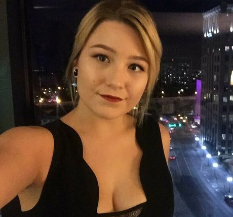 カウガール POV オンリーファンズ ホット裸 画像