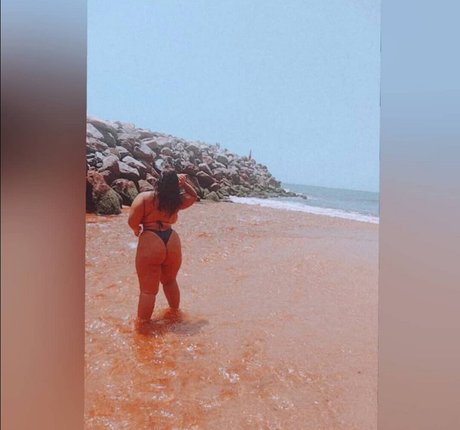 Adriane Esteves 美しいスター 画像