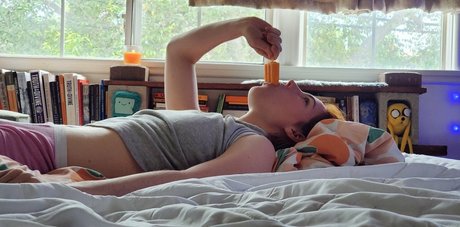 尖ったおっぱいオンリーファンズ HD 写真