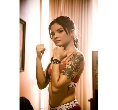 Jessie Cardim ポルノスター ホット 画像