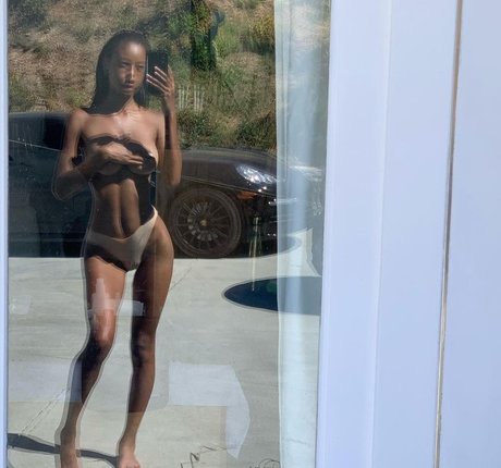 乳首オーガズム オンリーファンズ 無料セクシー 写真