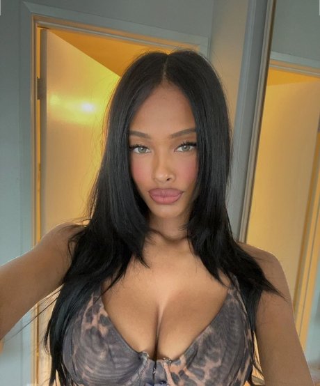 Vinetria ホット女優 写真