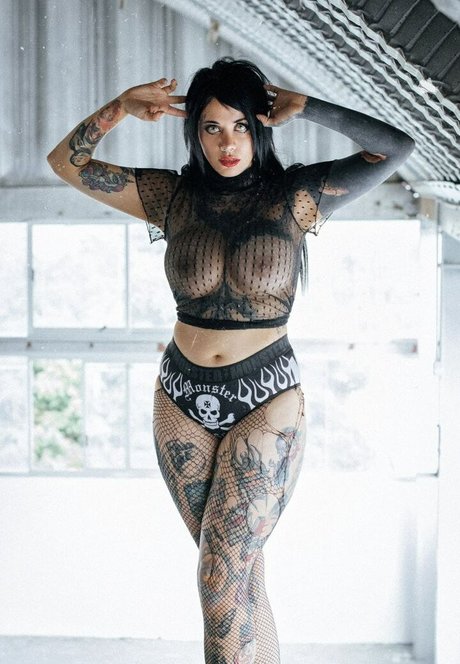 May Murcielaga セックスポルノスター 写真