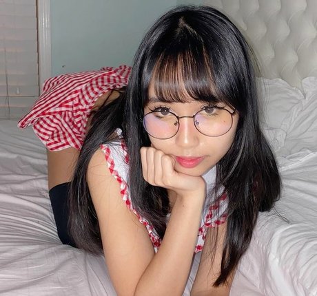 Charla Mouse ポルノスター 裸 写真