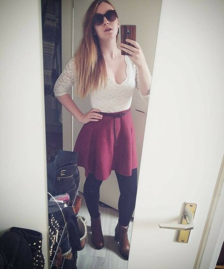 エモな痴女オンリーファンズ ホットセクシー 写真