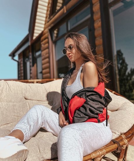 emilyemrata2 裸のポルノスター 画像