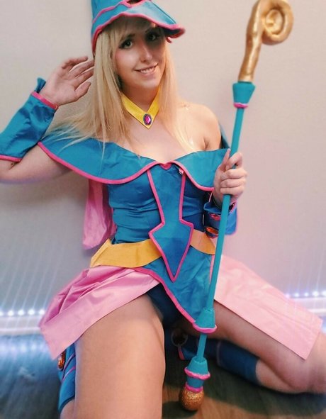 ストリップショー オンリーファンズ アートヌード 写真