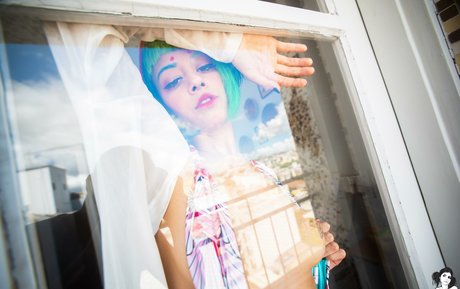 Lolli SG 裸のポルノスター 写真