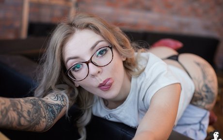 熟女 2P オンリーファンズ アートヌード 画像