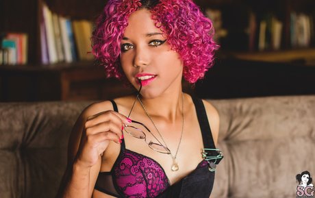 Leenda SG ポルノスター ホット 写真