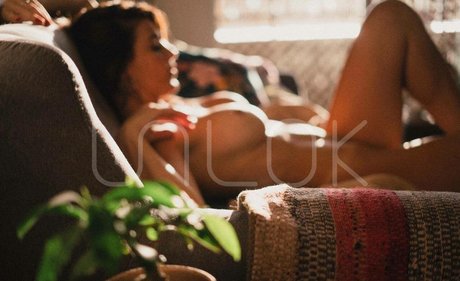 Mariana Marino ポルノスター ヌード ギャラリー