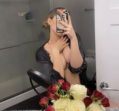 ぽっちゃりブルネットオンリーファンズ ポルノ 写真