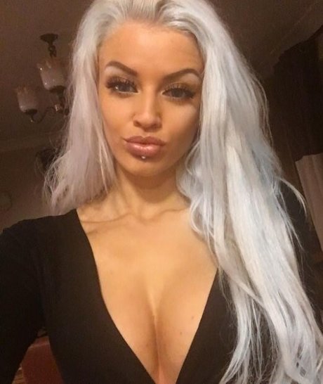 黒髪の熟女オンリーファンズ ベスト 画像