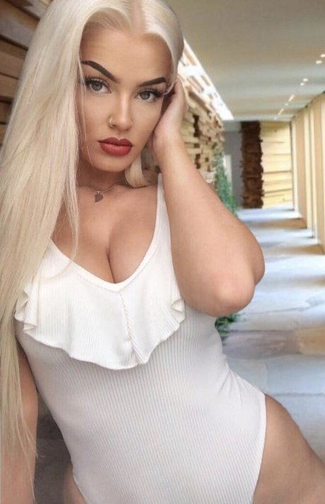 ティックトックスター オンリーファンズ 無料裸 画像