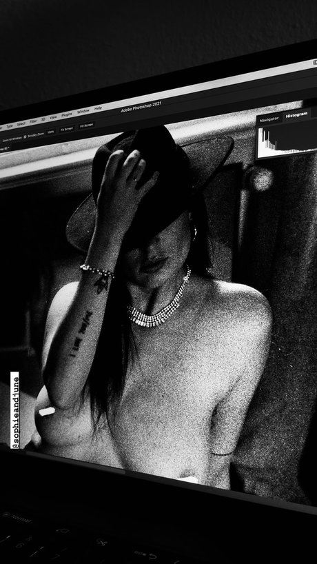 エモガールズオンリーファンズ 無料裸 ギャラリー