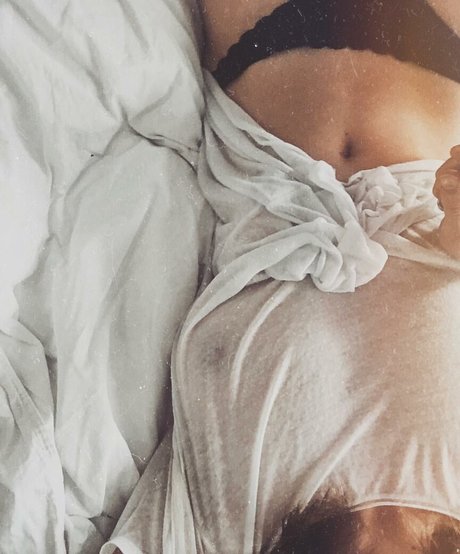 ホットな黒檀オンリーファンズ 無料セクシー 写真