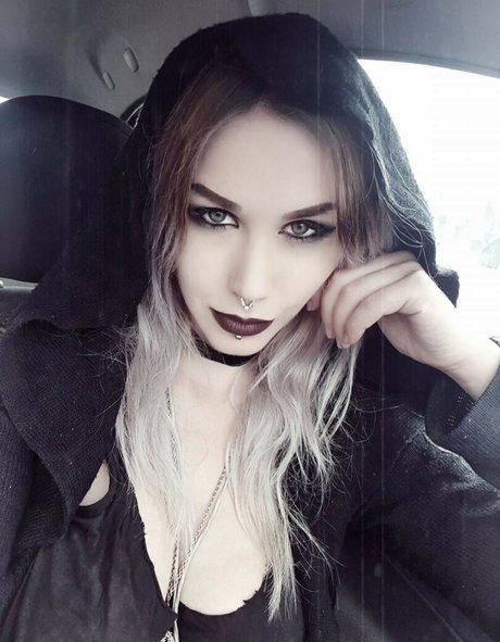 blackthornwitch アダルトモデル 写真