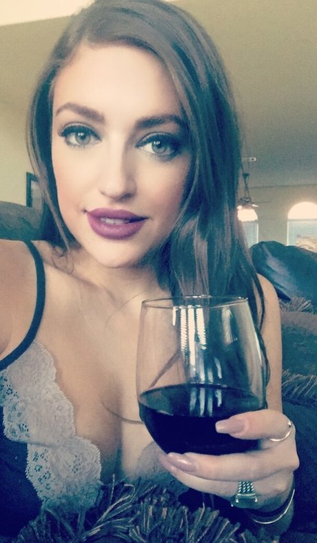 逆騎乗位 オンリーファンズ セクシー 写真