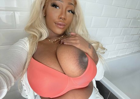 Effy Flame 完璧なポルノスター 写真