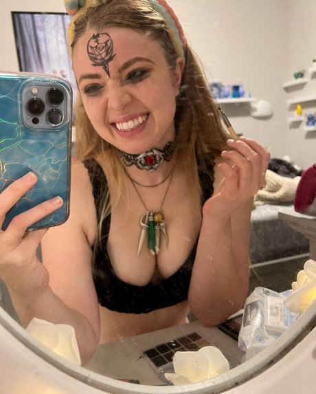 Jenn SuppyGuppy ポルノモデル 写真