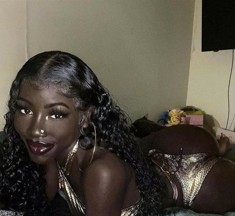 Cyn Kaine アートスター 写真