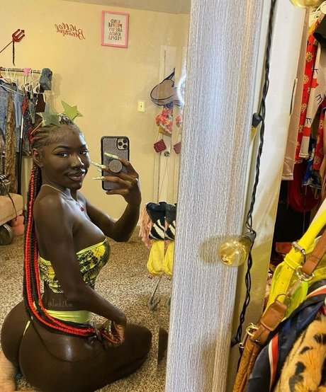 Cyn Kaine 最高のポルノスター 写真