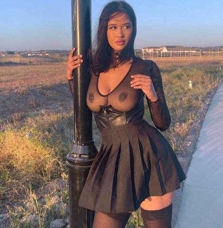 OIympiia アートモデル 写真