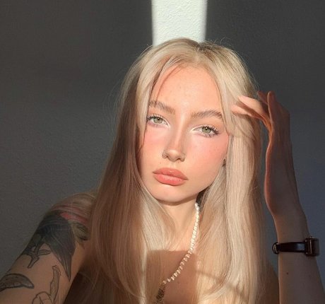 badboyblues エロティック女優 写真