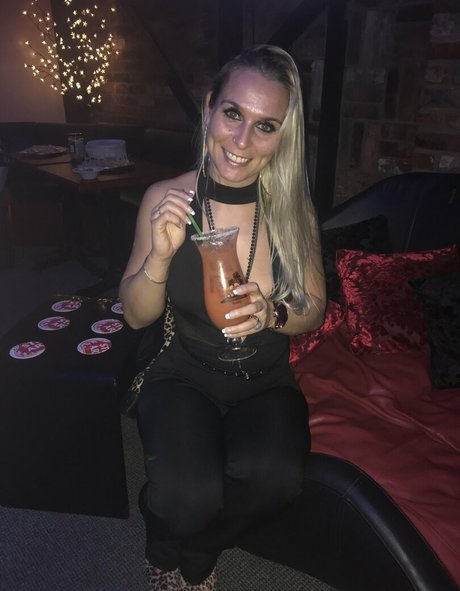 ベビーシッターオンリーファンズ 無料裸 写真