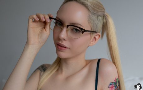 slust ヌード女優 画像