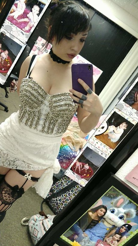 パイズリ オンリーファンズ 美しいヌード 写真