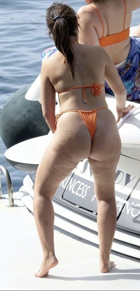 Camilla Cabelo ポルノモデル アーカイブ