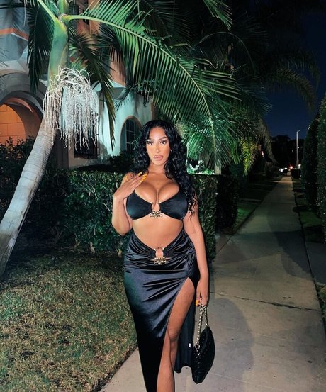 iLLi y セクシーなスター 画像