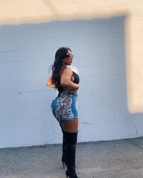 iLLi y 最高のモデル ギャラリー