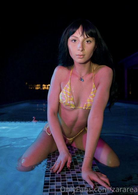 zararea ヌードスター 写真