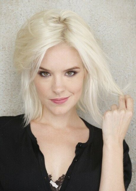 Brea Grant 裸のスター ギャラリー