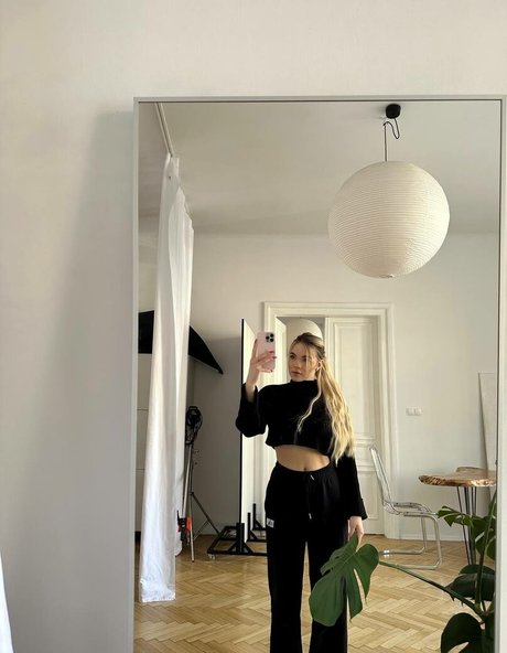 熟女オナニーオンリーファンズ ホット裸 写真