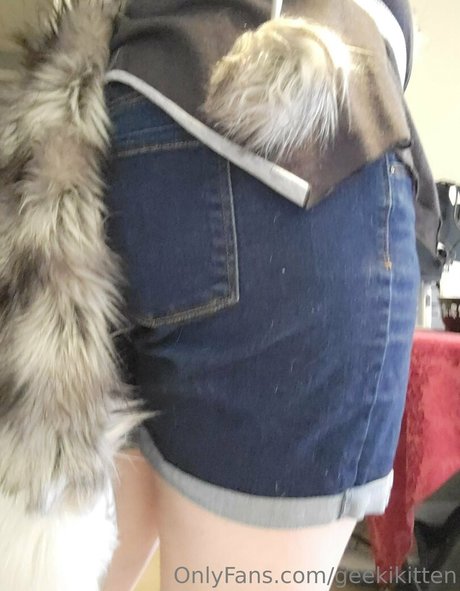 geekikitten 裸の女優 写真