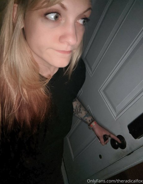 theradicalfox ポルノ女優 写真