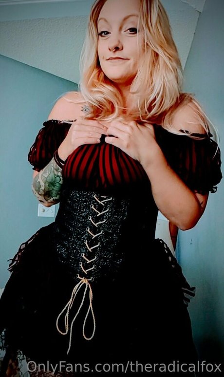 パイズリ オンリーファンズ 美しいヌード 写真