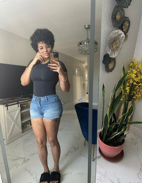 日本の熟女オンリーファンズ ホットxxx 写真