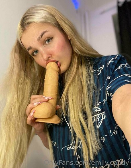 いちごミルクオンリーファンズ アート裸 写真