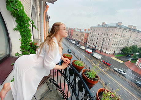 ベビーシッターオンリーファンズ セクシー 写真