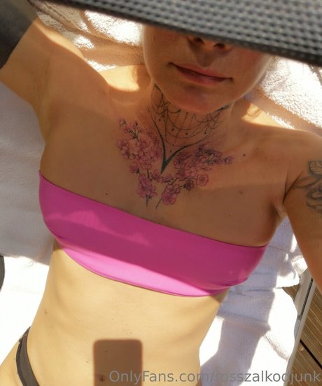 rosszalkodjunk ヌードのポルノスター ギャラリー