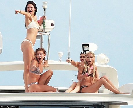 ぽっちゃりブルネットオンリーファンズ ホット裸 写真