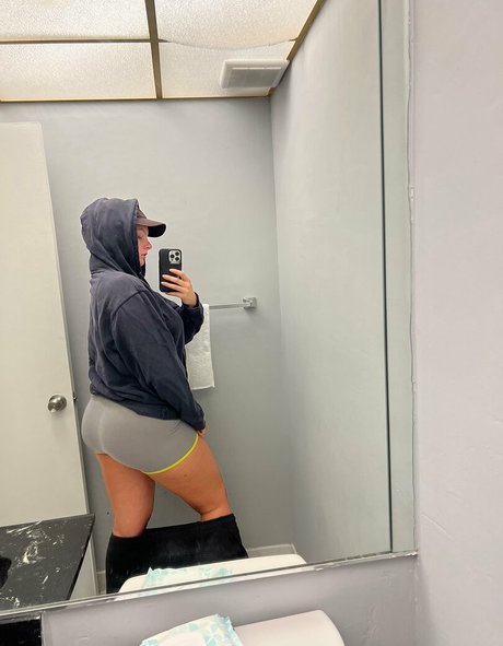 ぽっちゃりカップルオンリーファンズ 無料アダルト 画像